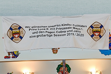 KuerungKinderPr_2020-01-05_02 Sonntag 5. Januar 2020 Im restlos ausverkauften Festsaal, im Hotel Montan, wurden mit einem bunten Rahmenprogramm Kinderprinz Luca II. und Prinzessin Maya I.,...