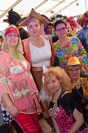 AltweiberRathaussturm_2020-02-20_04 Rathaussturm im König Pilsener Festzelt Jetzt sind die Jecken richtig los - So feiert Duisburg Altweiber. Endlich ist Duisburg wieder bunt. Die dollen Weiber...