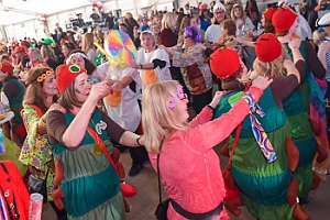 AltweiberRathaussturm_2020-02-20_12 Rathaussturm im König Pilsener Festzelt Jetzt sind die Jecken richtig los - So feiert Duisburg Altweiber. Endlich ist Duisburg wieder bunt. Die dollen Weiber...