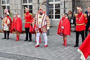 Wecken_Rathaus_2020-02-24_03 Rosenmontag 2020 Das Wecken Sr. Tollität Prinz Sascha I. am WYNDHAM Hotel Duisburger Hof, das Prinzenfrühstück mit geladenen Gästen beim OB Sören Link im...