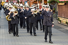 InDUR_MSPICT_DU_2022-11-12_0003 Umzug, Rathaus, Bühne und Hoppeditz - Bei herrlichen Sonnenschein zieht der Umzug mit den Gesellschaften über die Konigstraße zum Burgplatz vor dem Rathaus....