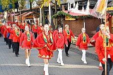 InDUR_MSPICT_DU_2022-11-12_0025 Umzug, Rathaus, Bühne und Hoppeditz - Bei herrlichen Sonnenschein zieht der Umzug mit den Gesellschaften über die Konigstraße zum Burgplatz vor dem Rathaus....