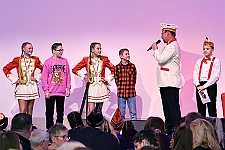 KiPriKuer_2024-01-07_014 7. Januar 2024 im WYNDHAM Hotel DUISBURGER HOF - Die Duisburger Kinderprinzen-Crew hat den Narrenthron erobert und startet in die Session. Im restlos...