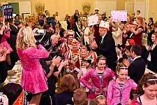 KiPriKuer_2024-01-07_015 7. Januar 2024 im WYNDHAM Hotel DUISBURGER HOF - Die Duisburger Kinderprinzen-Crew hat den Narrenthron erobert und startet in die Session. Im restlos...
