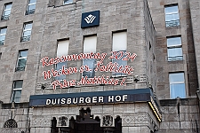 01_PrinzWecken_2024-02-12_01 Rosenmontag - 2024 - Höhepunkte und Abschied… - Wenn der Prinz erstmal geweckt ist, denn folgt der nächste Streich. Prinz Matthias I. erhält den Schlüssel vom...