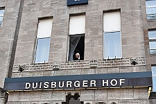 01_PrinzWecken_2024-02-12_04 Rosenmontag - 2024 - Höhepunkte und Abschied… - Wenn der Prinz erstmal geweckt ist, denn folgt der nächste Streich. Prinz Matthias I. erhält den Schlüssel vom...