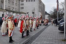 01_PrinzWecken_2024-02-12_05 Rosenmontag - 2024 - Höhepunkte und Abschied… - Wenn der Prinz erstmal geweckt ist, denn folgt der nächste Streich. Prinz Matthias I. erhält den Schlüssel vom...