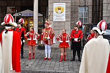 01_PrinzWecken_2024-02-12_07 Rosenmontag - 2024 - Höhepunkte und Abschied… - Wenn der Prinz erstmal geweckt ist, denn folgt der nächste Streich. Prinz Matthias I. erhält den Schlüssel vom...