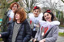 02_Rathaus_2024-02-12_05 Rosenmontag - 2024 - Höhepunkte und Abschied… - Wenn der Prinz erstmal geweckt ist, denn folgt der nächste Streich. Prinz Matthias I. erhält den Schlüssel vom...