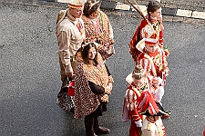 02_Rathaus_2024-02-12_10 Rosenmontag - 2024 - Höhepunkte und Abschied… - Wenn der Prinz erstmal geweckt ist, denn folgt der nächste Streich. Prinz Matthias I. erhält den Schlüssel vom...