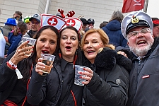Rosenmontagszug_2024-02-12_016 Rosenmontag - 2024 - Höhepunkte und Abschied… - Wenn der Prinz erstmal geweckt ist, denn folgt der nächste Streich. Prinz Matthias I. erhält den Schlüssel vom...