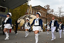 Sessionsauftakt_2024-11-16_005 Hoppeditzerwachen - Sessions-Auftakt 24/25 - Bei trockenem Novemberwetter zieht der Umzug mit den Gesellschaften über die Königstraße , vorbei am...