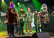 MSPICT_DU_2025-02-27_012 Weiberfastnacht 2025 - Ein anderes Zelt aber die gleiche Party. Rathaussturm im „König-Pilsener“ - Festzelt auf dem Festplatz „Am Güterbahnhof“. Unter anderem...