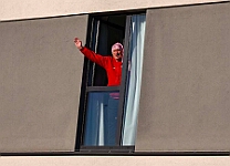 WeckenFruehstück_2025-03-03_05 Der Rosenmontag 2025 - Um 9:00 Uhr wird Prinz Holger II. mit Böllerschüssen vor dem IntercityHotel geweckt. Danach geht es dann zum Prinzenfrühstück zum OB...