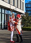 WeckenFruehstück_2025-03-03_13 Der Rosenmontag 2025 - Um 9:00 Uhr wird Prinz Holger II. mit Böllerschüssen vor dem IntercityHotel geweckt. Danach geht es dann zum Prinzenfrühstück zum OB...