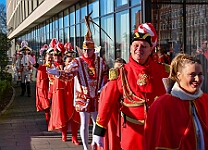 WeckenFruehstück_2025-03-03_17 Der Rosenmontag 2025 - Um 9:00 Uhr wird Prinz Holger II. mit Böllerschüssen vor dem IntercityHotel geweckt. Danach geht es dann zum Prinzenfrühstück zum OB...