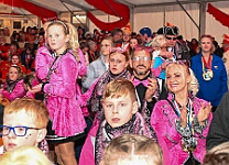AfterZugParty_2025-03-03_10 Der Rosenmontag 2025 - Um 9:00 Uhr wird Prinz Holger II. mit Böllerschüssen vor dem IntercityHotel geweckt. Danach geht es dann zum Prinzenfrühstück zum OB...
