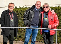 Roesnmontagszug_2025-03-03_008 Der Rosenmontag 2025 - Um 9:00 Uhr wird Prinz Holger II. mit Böllerschüssen vor dem IntercityHotel geweckt. Danach geht es dann zum Prinzenfrühstück zum OB...