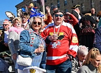 Roesnmontagszug_2025-03-03_011 Der Rosenmontag 2025 - Um 9:00 Uhr wird Prinz Holger II. mit Böllerschüssen vor dem IntercityHotel geweckt. Danach geht es dann zum Prinzenfrühstück zum OB...