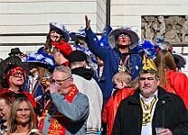 Roesnmontagszug_2025-03-03_014 Der Rosenmontag 2025 - Um 9:00 Uhr wird Prinz Holger II. mit Böllerschüssen vor dem IntercityHotel geweckt. Danach geht es dann zum Prinzenfrühstück zum OB...