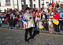 Roesnmontagszug_2025-03-03_020 Der Rosenmontag 2025 - Um 9:00 Uhr wird Prinz Holger II. mit Böllerschüssen vor dem IntercityHotel geweckt. Danach geht es dann zum Prinzenfrühstück zum OB...
